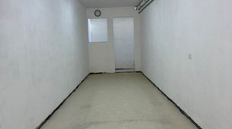 Luqa - Street Level Garage