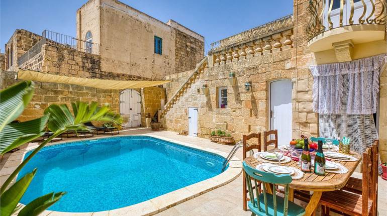 Gozo Gharb: 5 bedroom FARMHOUSE/POOL/UCA AREA
