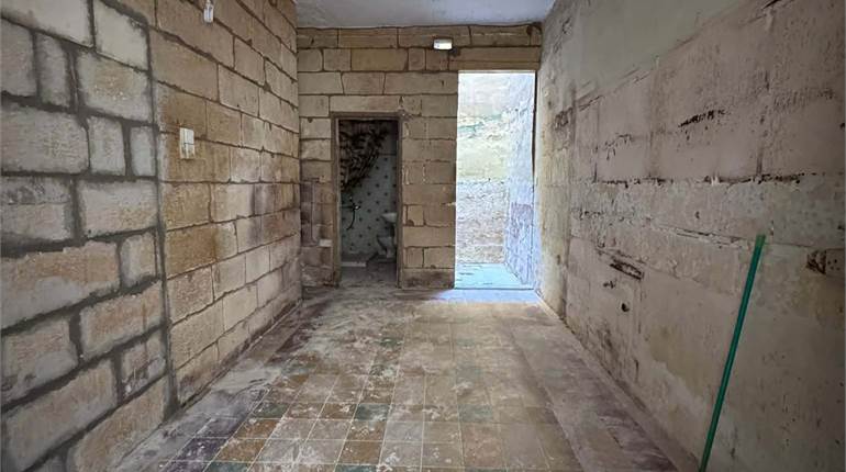 Cospicua - Unconverted 2 bedroom ground floor maisonette (UCA)