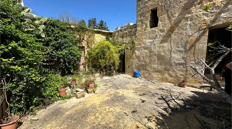 Zurrieq - Unconverted House Of Character - Court Yard - Large Garden - Poss. Garage