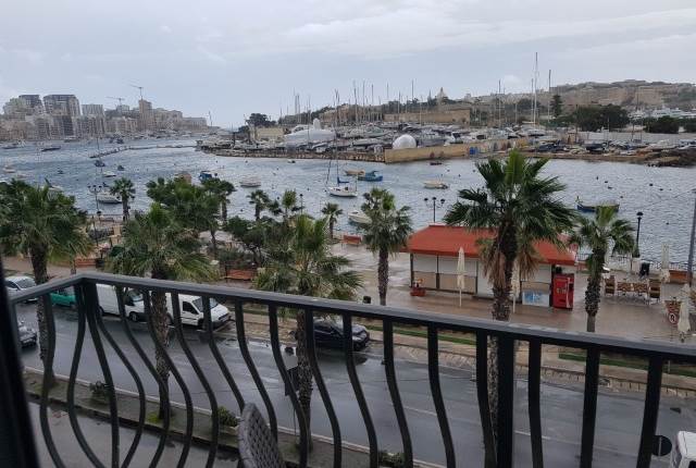 Gzira -1 Bedroom Apartment + Sea Views