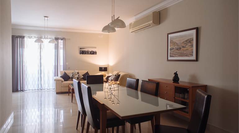 Sliema, Superb 3 Bedroom 3 Bathroom Apartment