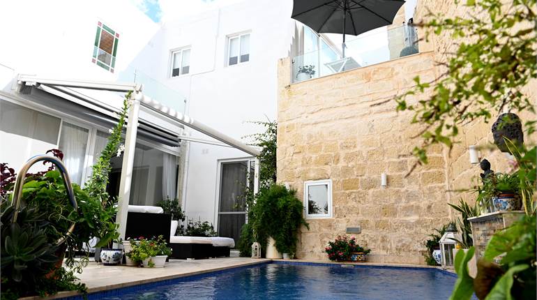 Zabbar - Imposing Highly Converted Townhouse