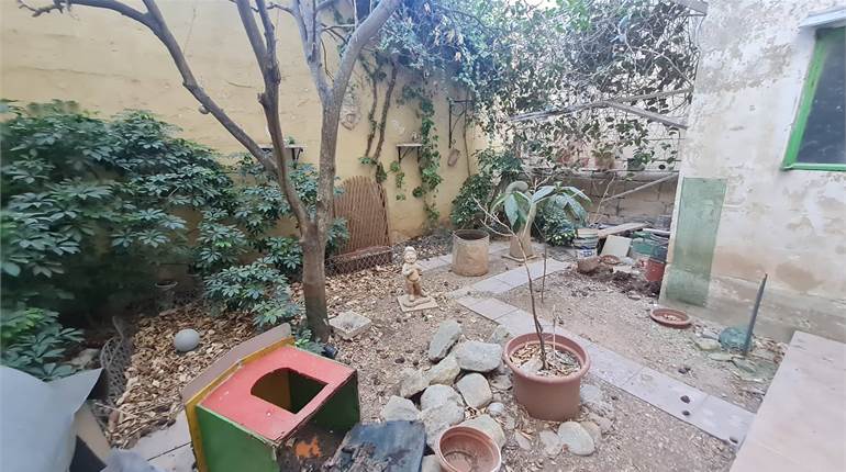 Luqa - 3 Bedroom Townhouse + Backyard + Garden
