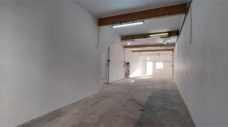 Mosta - Street Level Garage 110ft x 17ft +Basement