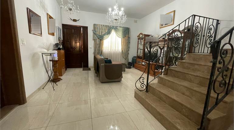 Mellieha - Highly Furnished Town House + Garage