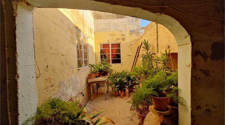 Zurrieq - Unconverted Farm House