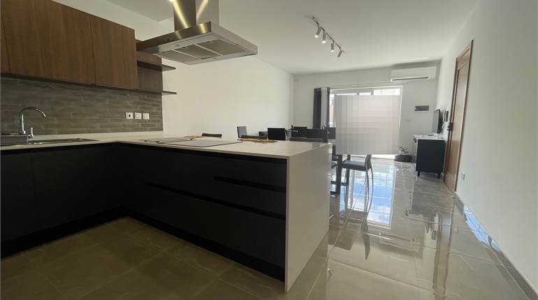 Swatar - Highly Finished 4 Bedroom Apartment 