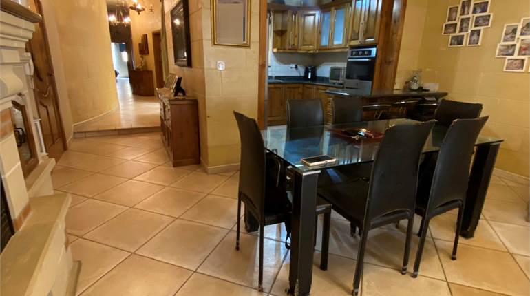 Gozo Victoria: 3 bed FURNISHED elevated apartment