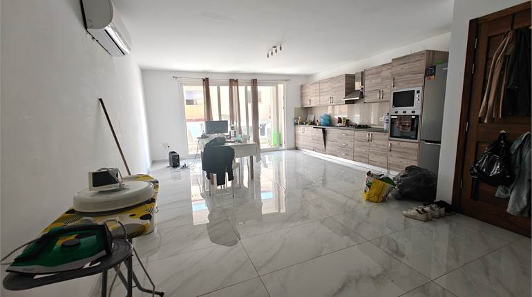 Birkirkara , Furnished 3 Bedroom Apartment Opt Garage