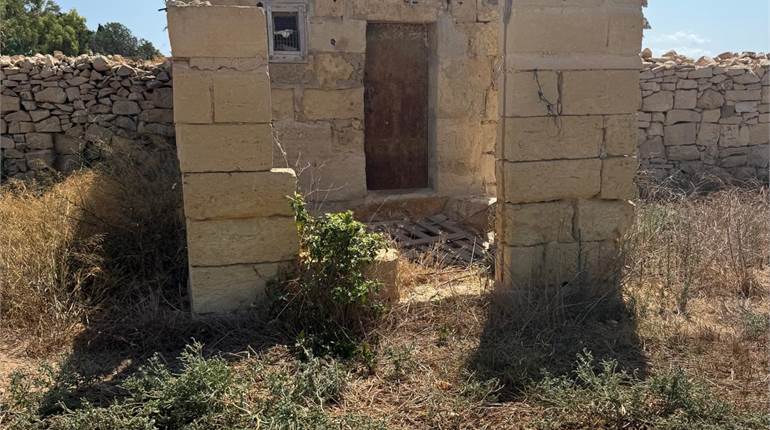 Zejtun - 3/4 Tumoli Of Land With A Room 