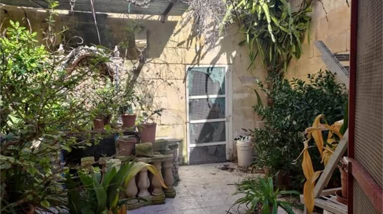Tarxien - Townhouse With A Massive Garden Circa 544Sqm