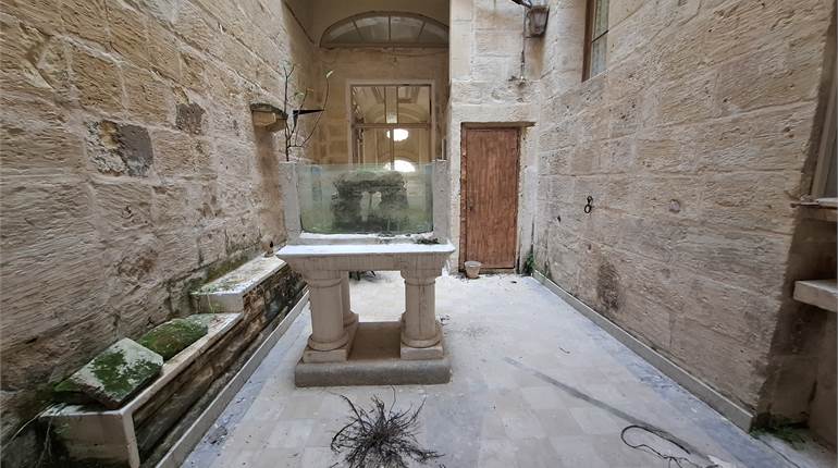 Isla - 14 Room Palazzino + Cellar + Garage + Views