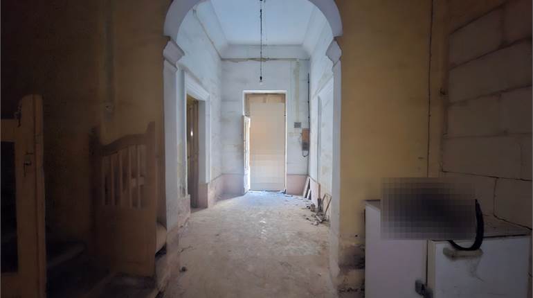 Qrendi - Unconverted Townhouse 