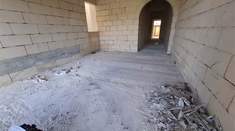 M'Xlokk - 3 Bedroom Elevated Maisonette Shell Form + 6 car garage