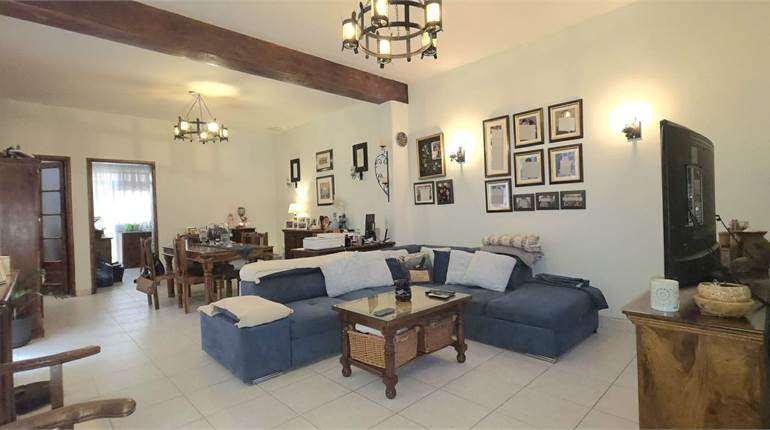 Paola - 3 Bedroom Ground Floor Older Type Apartment - Partly Furnished