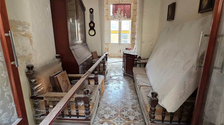 Mqabba - Unconverted 3 Bedroom Townhouse + Roof + Yard