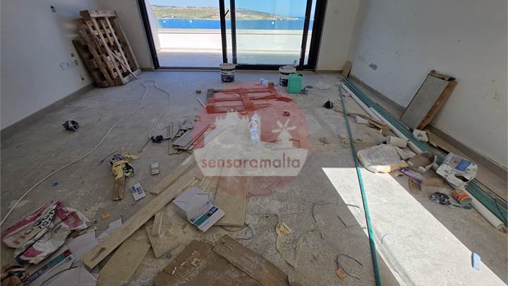 San Pawl il-Bahar - Exclusive Seafront Penthouse + Private Rooftop & Jacuzzi