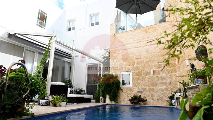 Zabbar - Imposing Highly Converted Townhouse