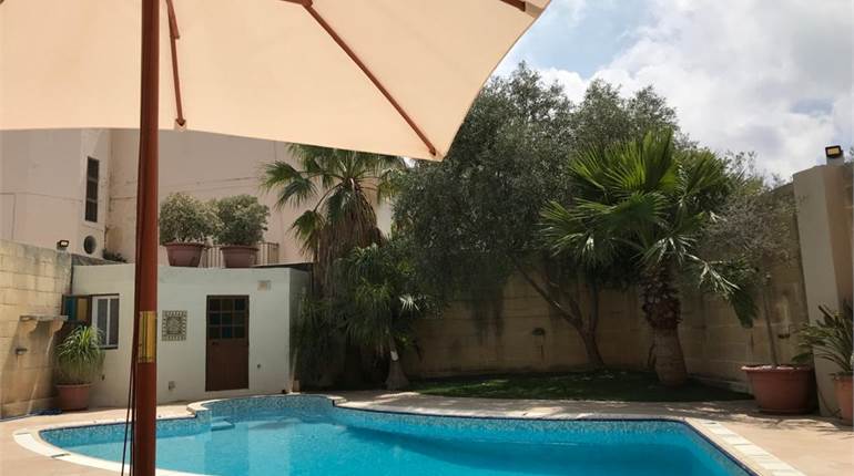 Naxxar - Villa With Pool