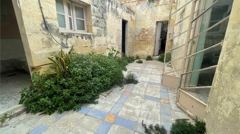 Tarxien - House Of Character + Large Courtyard