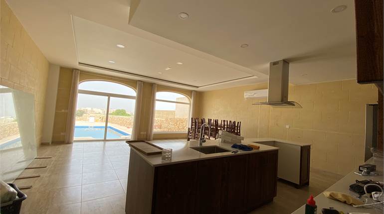 Nadur: To let: Fabulous 5 bedroom Villa with pool