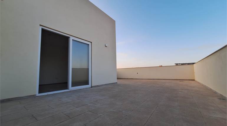 Qormi - NEW Highly Finished Apt + Roof + Washroom 