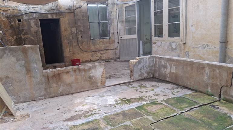 Zabbar - Unconverted Townhouse 