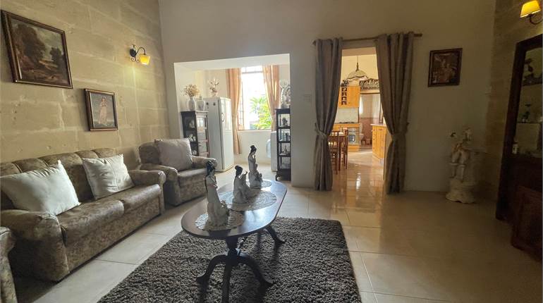 Hamrun - 1st Floor Maisonette Furnished