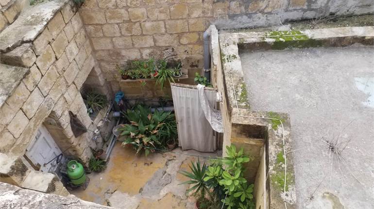 Luqa - Unconverted House Of Character + Courtyard